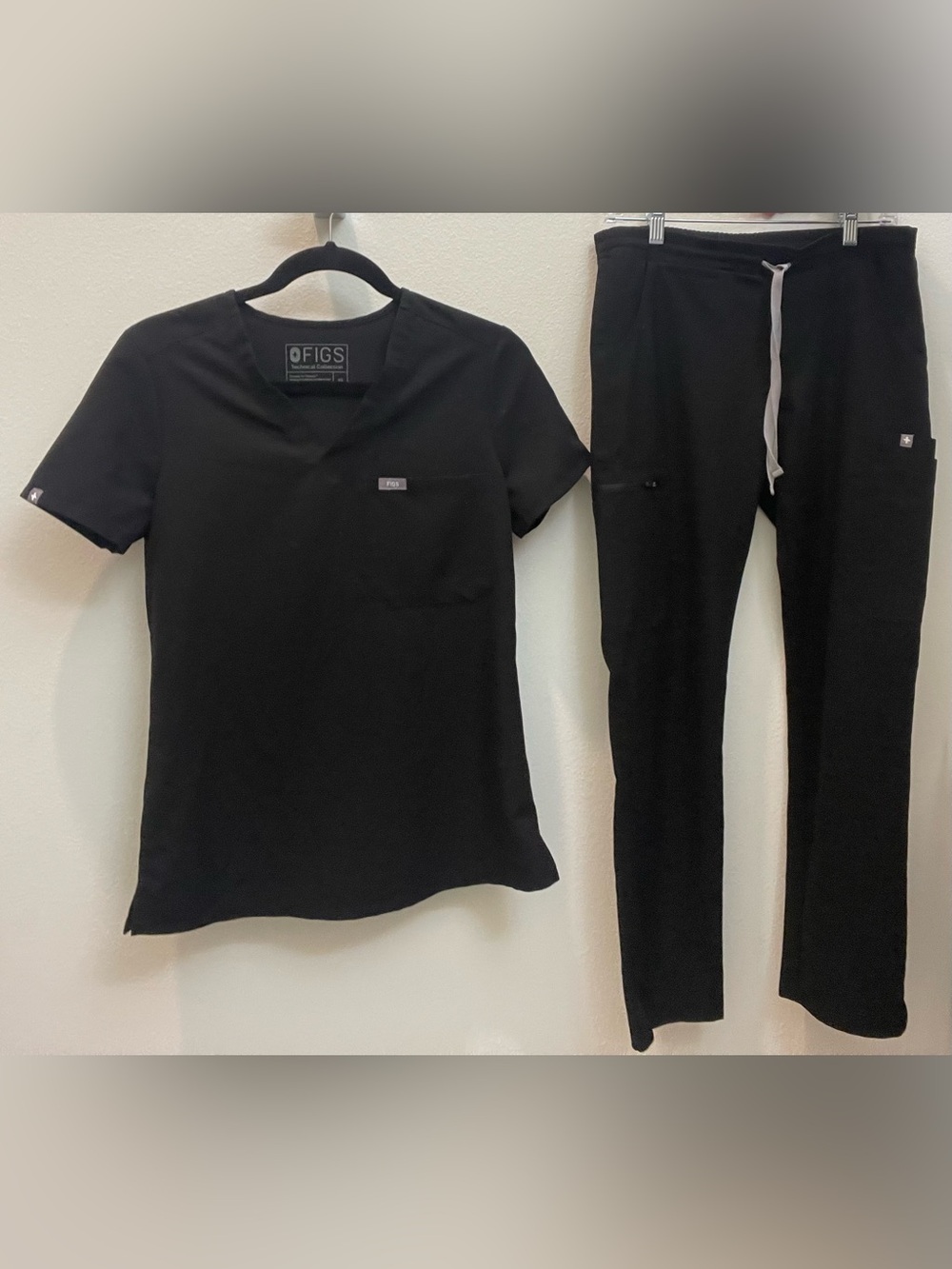 Figs Women’s Black Scrub Set